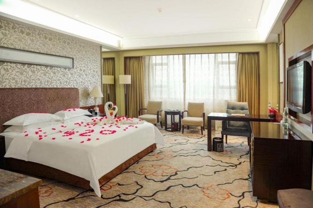 Eurasia International Hotel Dongguan  Exterior foto